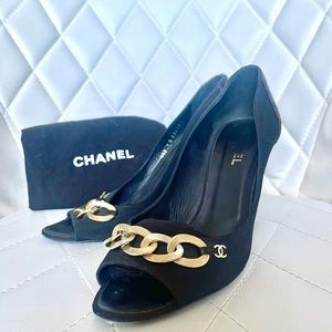 ✨ Authentic CHANEL ✨ CC Logo Chain Black Quilted Heels 41